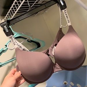 Victoria’s Secret Tshirt pushup bra 40D logo/mauve
